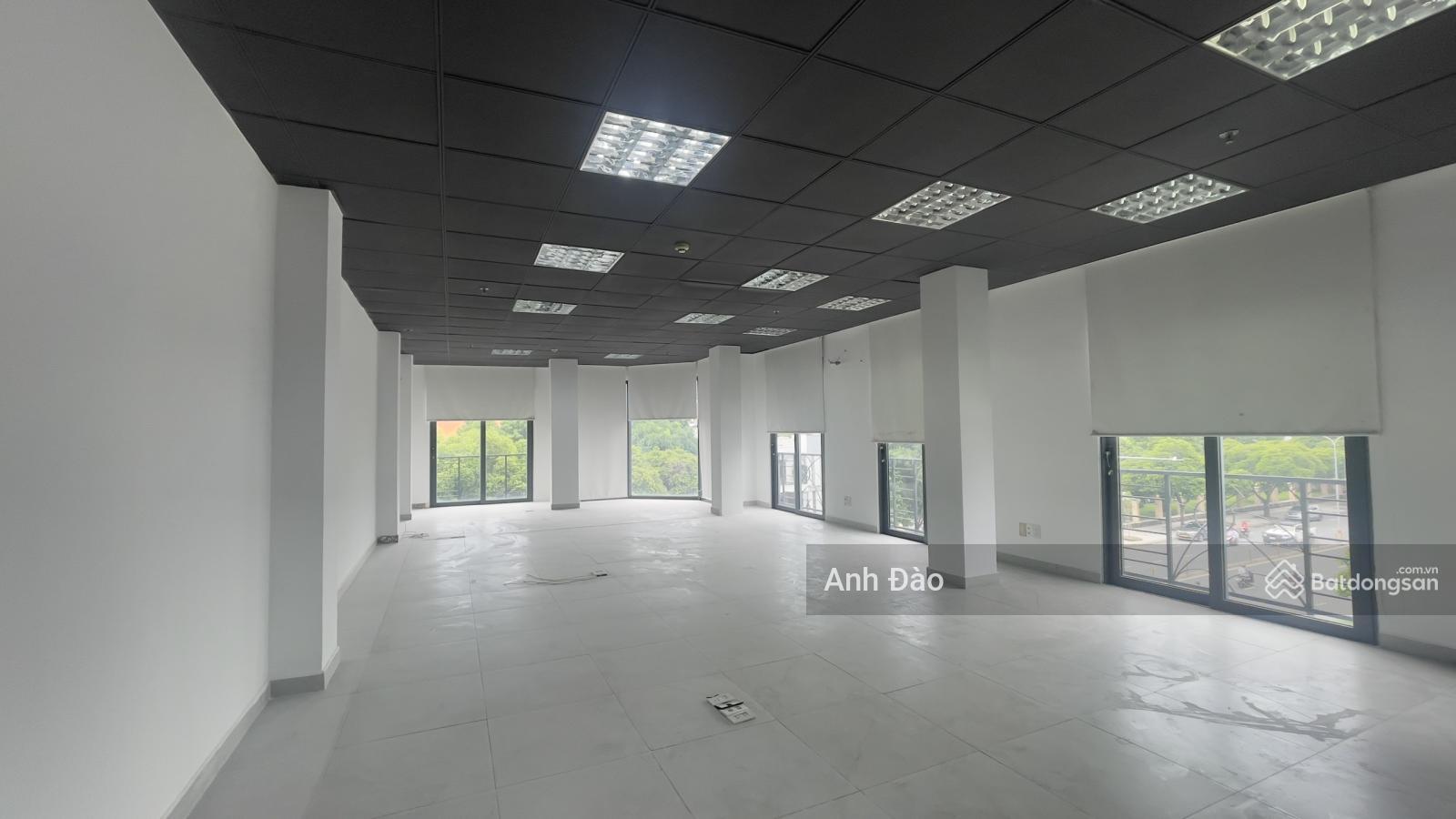 TÒA NHÀ MẶT TIỀN PHAN XÍCH LONG NGANG 15M CỰC HIẾM, HẦM + THANG MÁY TÒA NHÀ MẶT TIỀN PHAN XÍCH LONG NGANG 15M CỰC HIẾM, HẦM + THANG MÁY