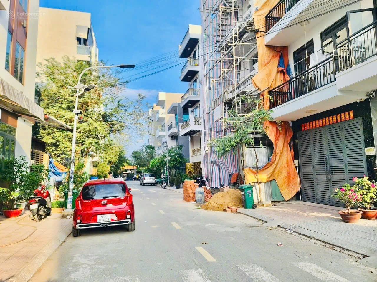 Bán đất góc 3 mặt tiền hẻm 423 đường Vườn Lài, Giá: 8.8 tỷ Diện tích: 87.3m2 đường 12m thông