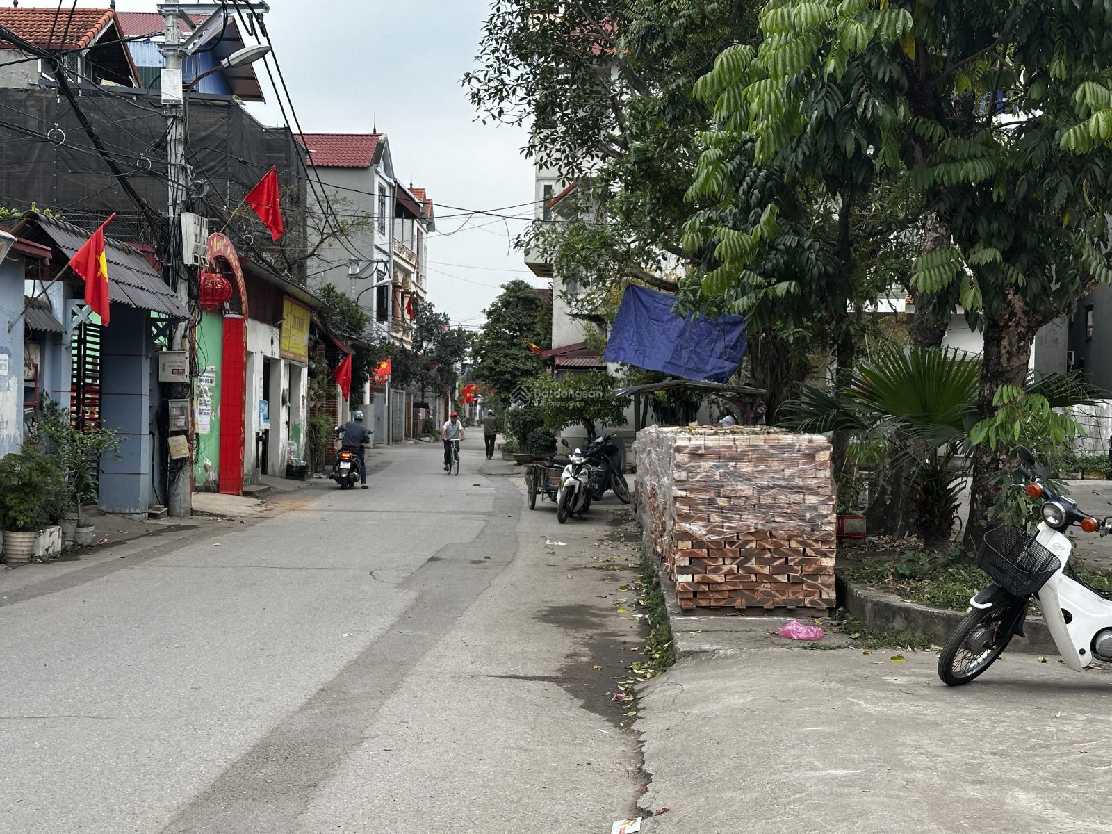 CHỈ 2 tỷ 398tr ! DIỆN TÍCH 40m2, NGÕ TO 3m, SÁT KHU CN QUANG MINH. CHỈ 2 tỷ 398tr ! DIỆN TÍCH 40m2, NGÕ TO 3m, SÁT KHU CN QUANG MINH.