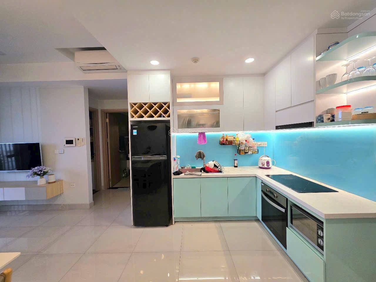 Cho thuê 2PN 1WC 55m2 giá 15tr chưa phí gần sân bay full nội thất tầng cao view thoáng