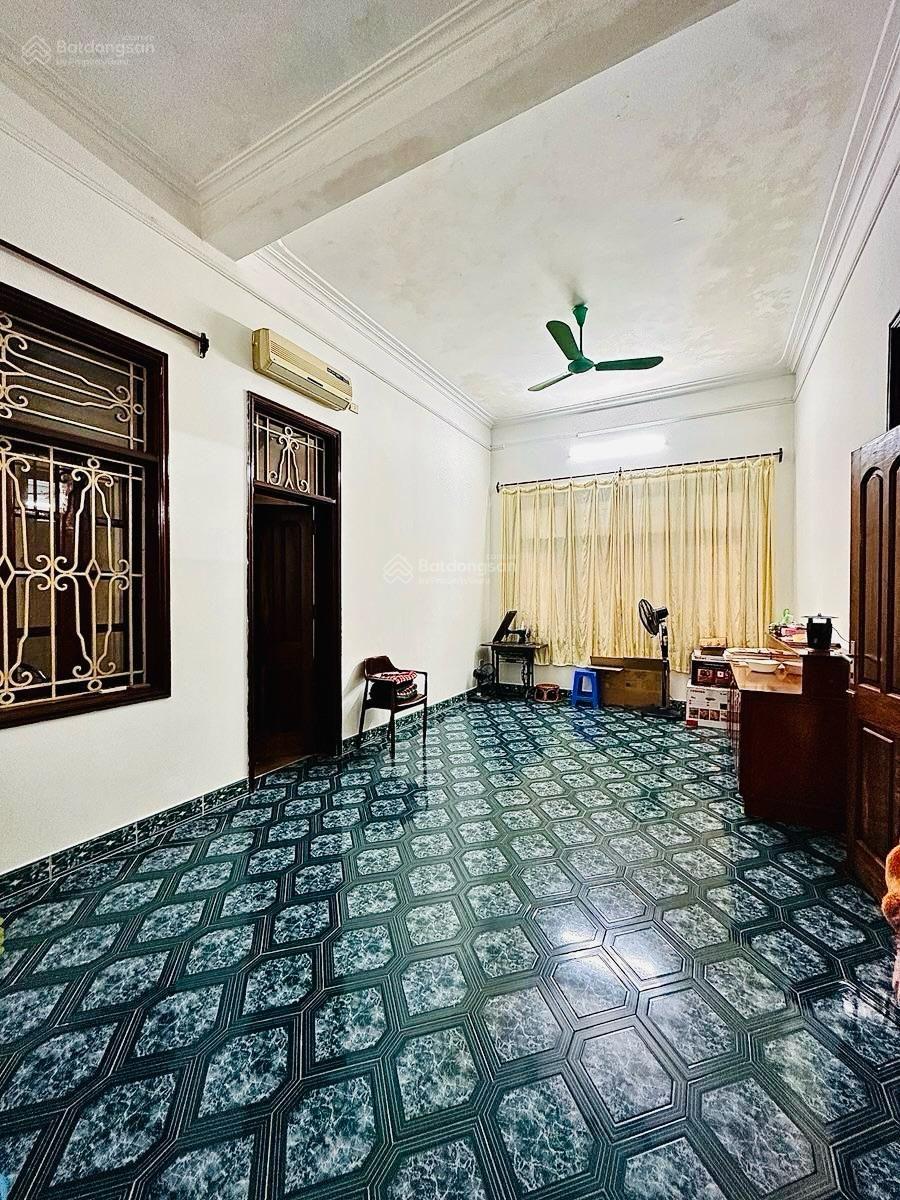 Bán nhà Cầu Giấy dân xây, trung tâm quận, 20m ô tô tránh, mặt tiền khủng. 150m2 x 3T - 29.9 tỷ