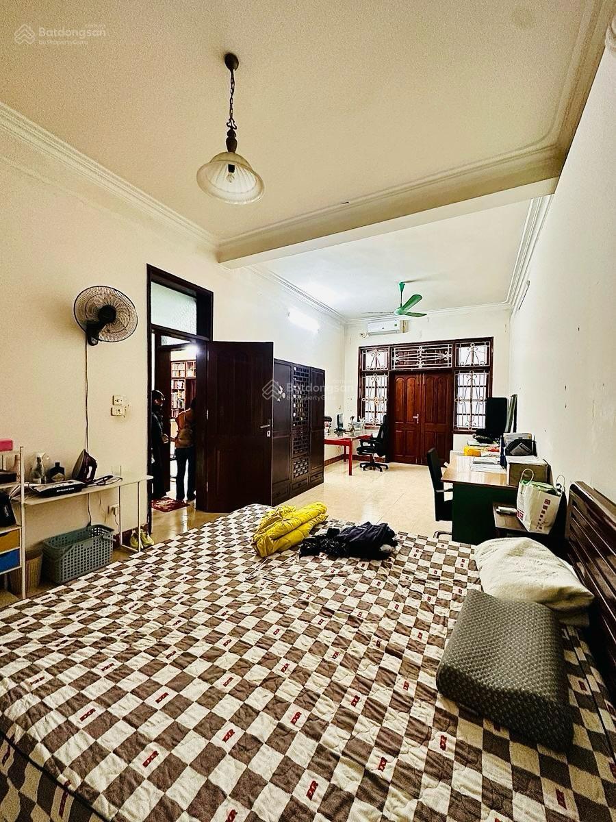 Bán nhà Cầu Giấy dân xây, trung tâm quận, 20m ô tô tránh, mặt tiền khủng. 150m2 x 3T - 29.9 tỷ