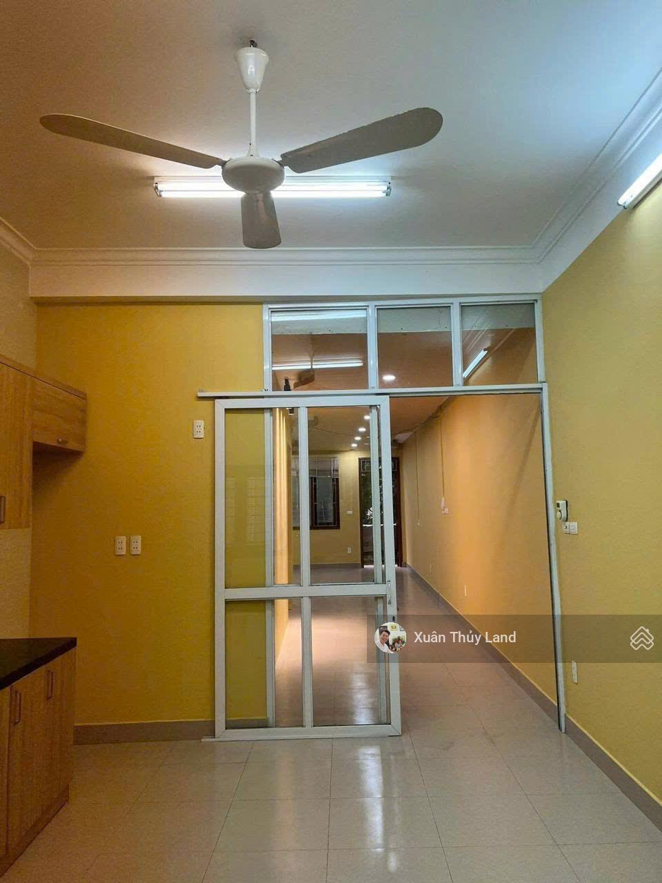 Cho thuê nguyên căn 5 tầng, DT 70m2, đường vỉa hè, ô tô tránh, trung tâm Thạch Bàn thuận tiện