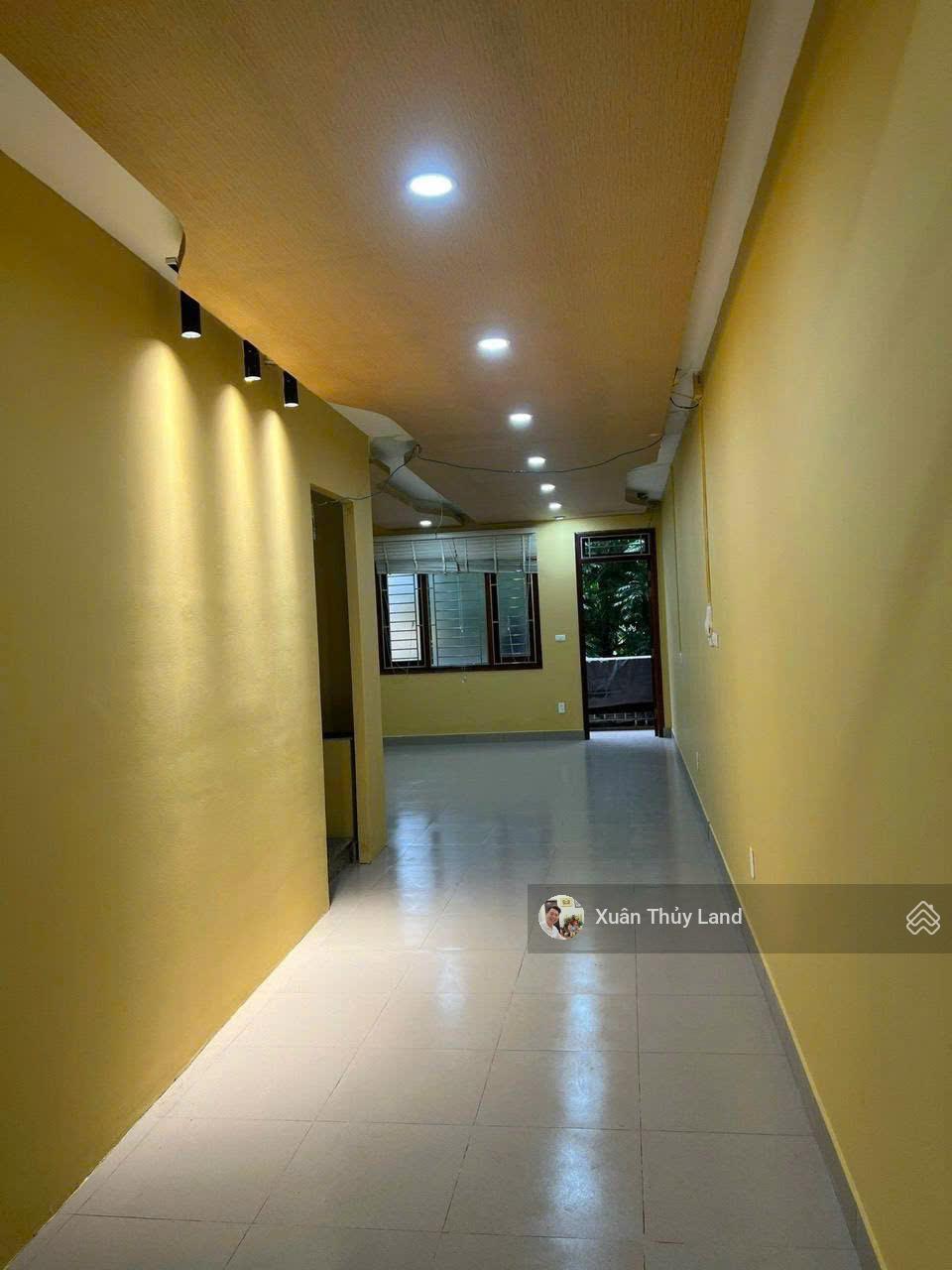 Cho thuê nguyên căn 5 tầng, DT 70m2, đường vỉa hè, ô tô tránh, trung tâm Thạch Bàn thuận tiện