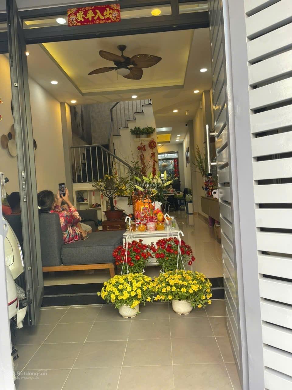 Bán nhà Dương Bá Trạc, phường 1 Quận 8, HXH 3lầu, 3Pn chỉ 9,7 tỷ