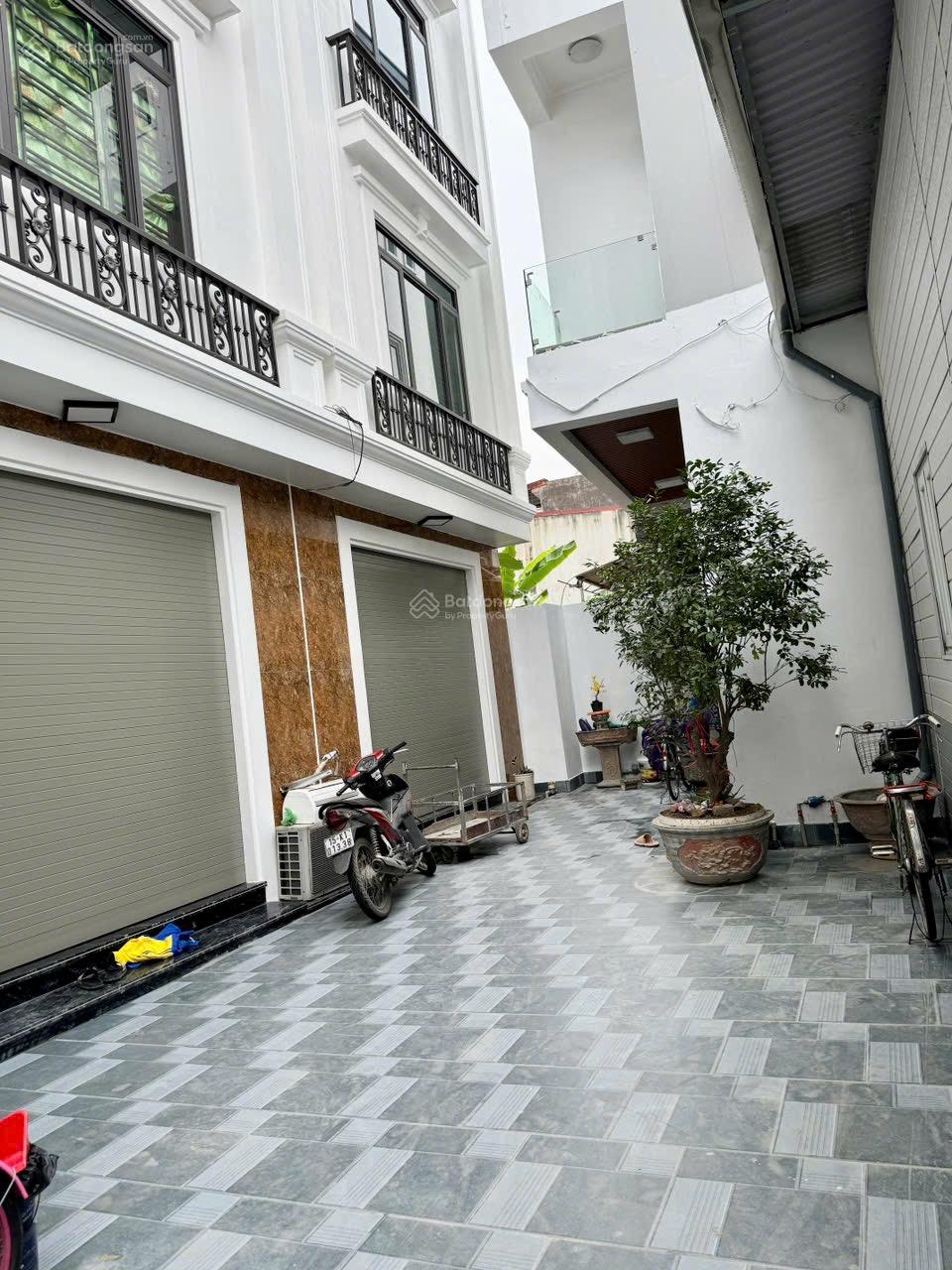 Nhà phố Thiên Lôi Chợ Đôn ngõ ngoài 2 ô tô  tránh nhau