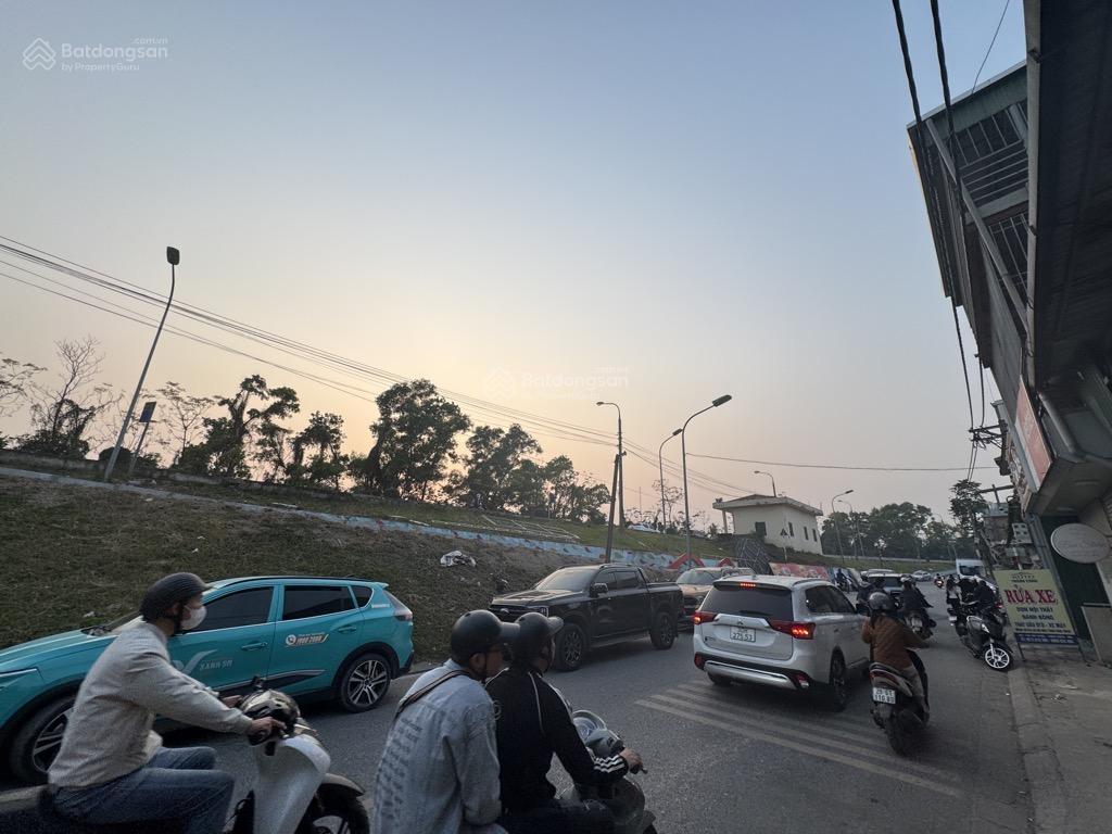 Nhà mặt phố Bát Khối nằm giữa cầu Trần Hưng Đạo - Vĩnh Tuy. Cho thuê 20tr/tháng. 142m2 mặt tiền 10m