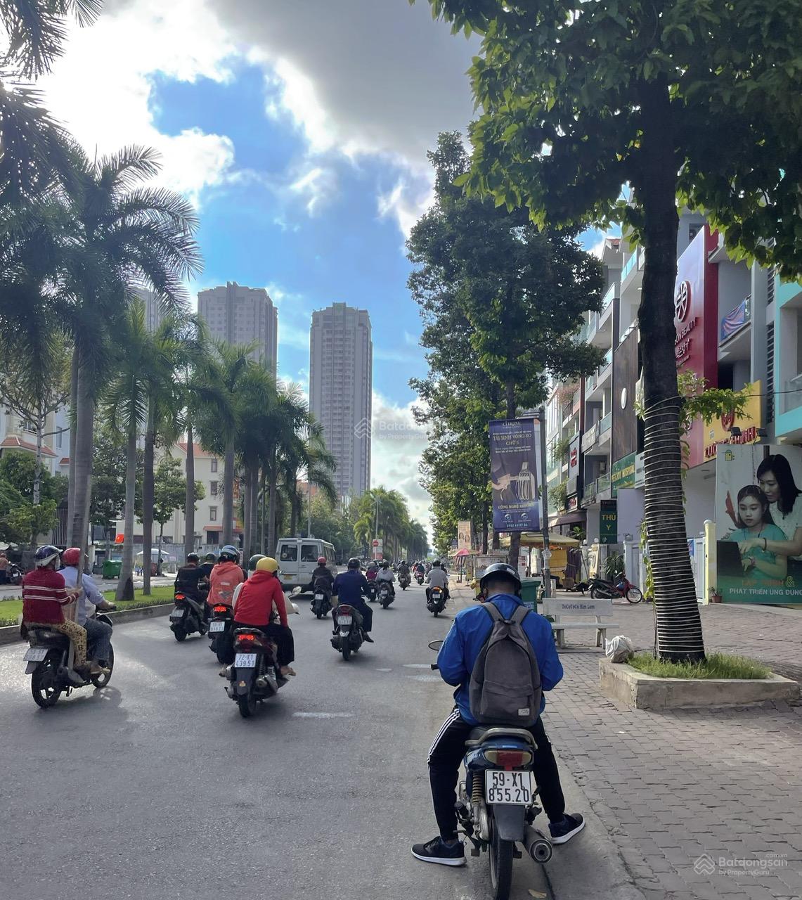 Siêu vip cần bán nhà MT Nguyễn Thị Thập Himlam DT: 5x20m có TM, TKVP GB: 47 tỷ LH: 0908 935 ***