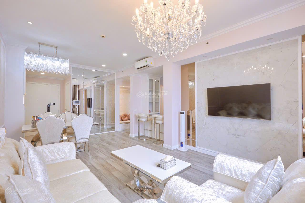 Bán gấp căn Sunrise City, 106m2, 3PN, 2WC, nội thất đầy đủ, view mát, giá: 8 tỷ, LH: 0938 498 ***