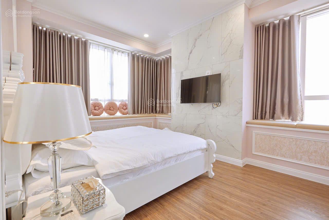 Bán gấp căn Sunrise City, 106m2, 3PN, 2WC, nội thất đầy đủ, view mát, giá: 8 tỷ, LH: 0938 498 ***