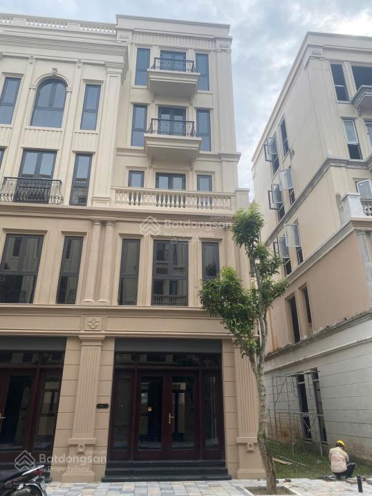 Cần tiền bán gấp căn TN 75m2, giá rẻ hơn thị trường chỉ 25 tỷ, vị trí cực đẹp,gần công viên,gần hồ