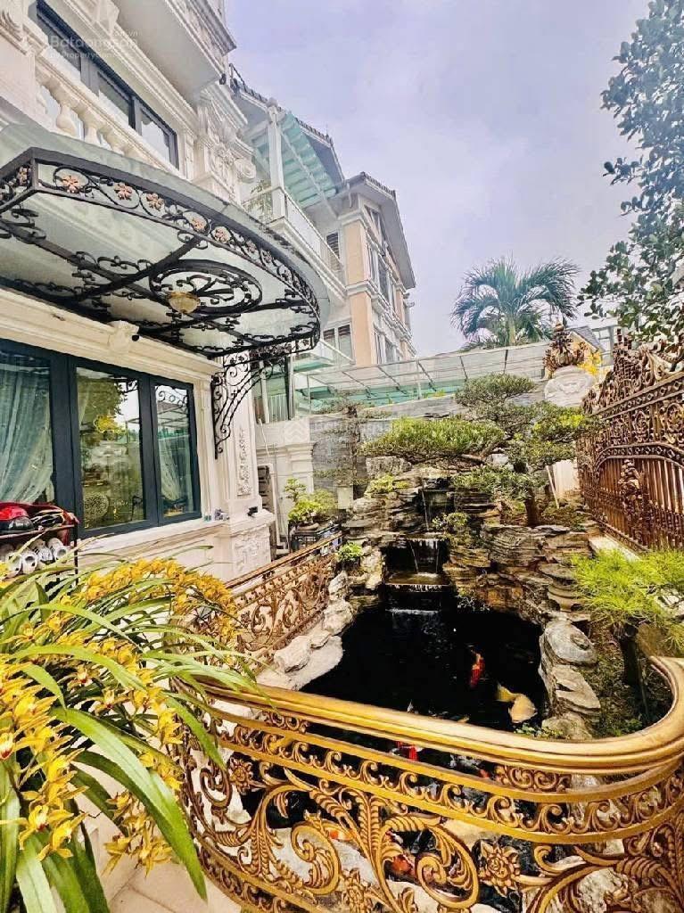 Bán biệt thự khu đô thị Việt Hưng 256m2 x 5 tầng - lô góc 4 mặt thoáng - sát Vinhomes RiverSide. Bán biệt thự khu đô thị Việt Hưng 256m2 x 5 tầng - lô góc 4 mặt thoáng - sát Vinhomes RiverSide.