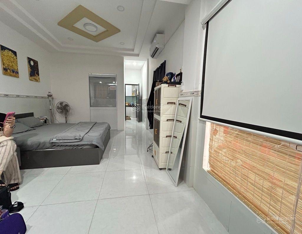 Nhà hiếm đường Cách Mạng Tháng cách mặt tiền vài căn, Phường 13, Quận 10. Giá 7,5 tỷ thương lượng Nhà hiếm đường Cách Mạng Tháng cách mặt tiền vài căn, Phường 13, Quận 10. Giá 7,5 tỷ thương lượng