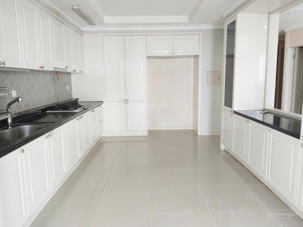 Cho thuê căn hộ Imperia An Phú, DT 131m2, 3 PN, lầu cao, nhà đẹp, Giá 26tr/tháng. Vào ở liền