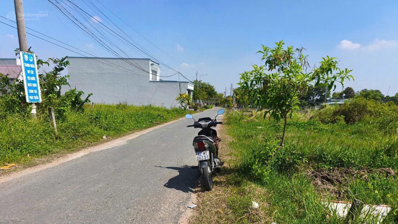 Bán đất Mỹ Lộc dt 5m x 29.9m giá 1,55 tỷ Mặt Tiền Đường Nhựa. LH 0918 040 ***