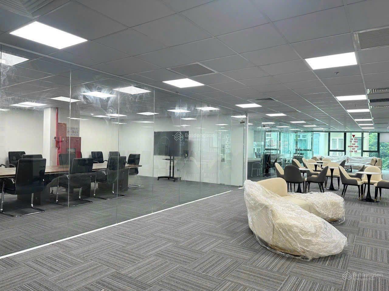 Chính chủ Cho thuê văn phòng Nguyễn Trãi 90m²  Giá 12triệu  Gần Royal City