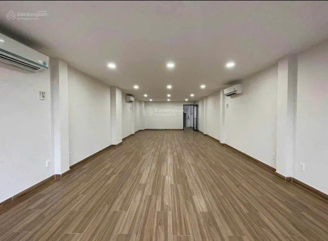 Nhà mặt tiền đường C18, trệt 3 lầu 5 phòng, bàn giao nhà mới