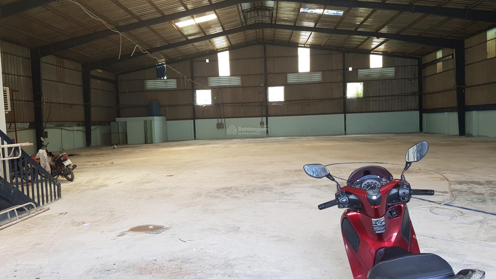 CHO THUÊ NHÀ XƯỞNG NẰM GẤN CÂU AN SƯƠNG QUẬN 12 DT: 1100M GIÁ 80 TRIÊU LH: 0908 561 *** CHO THUÊ NHÀ XƯỞNG NẰM GẤN CÂU AN SƯƠNG QUẬN 12 DT: 1100M GIÁ 80 TRIÊU LH: 0908 561 ***