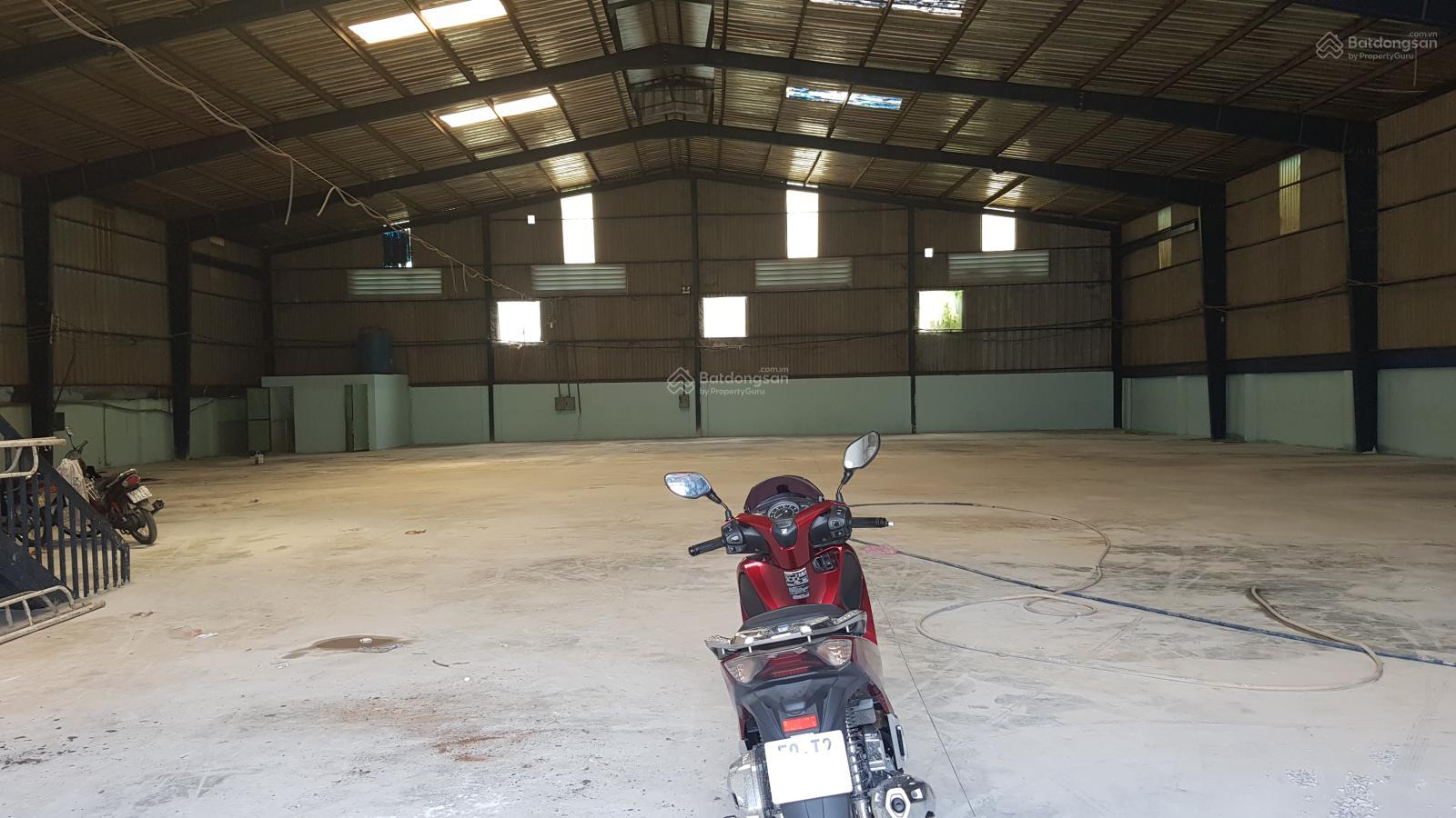 CHO THUÊ NHÀ XƯỞNG NẰM GẤN CÂU AN SƯƠNG QUẬN 12 DT: 1100M GIÁ 80 TRIÊU LH: 0908 561 *** CHO THUÊ NHÀ XƯỞNG NẰM GẤN CÂU AN SƯƠNG QUẬN 12 DT: 1100M GIÁ 80 TRIÊU LH: 0908 561 ***