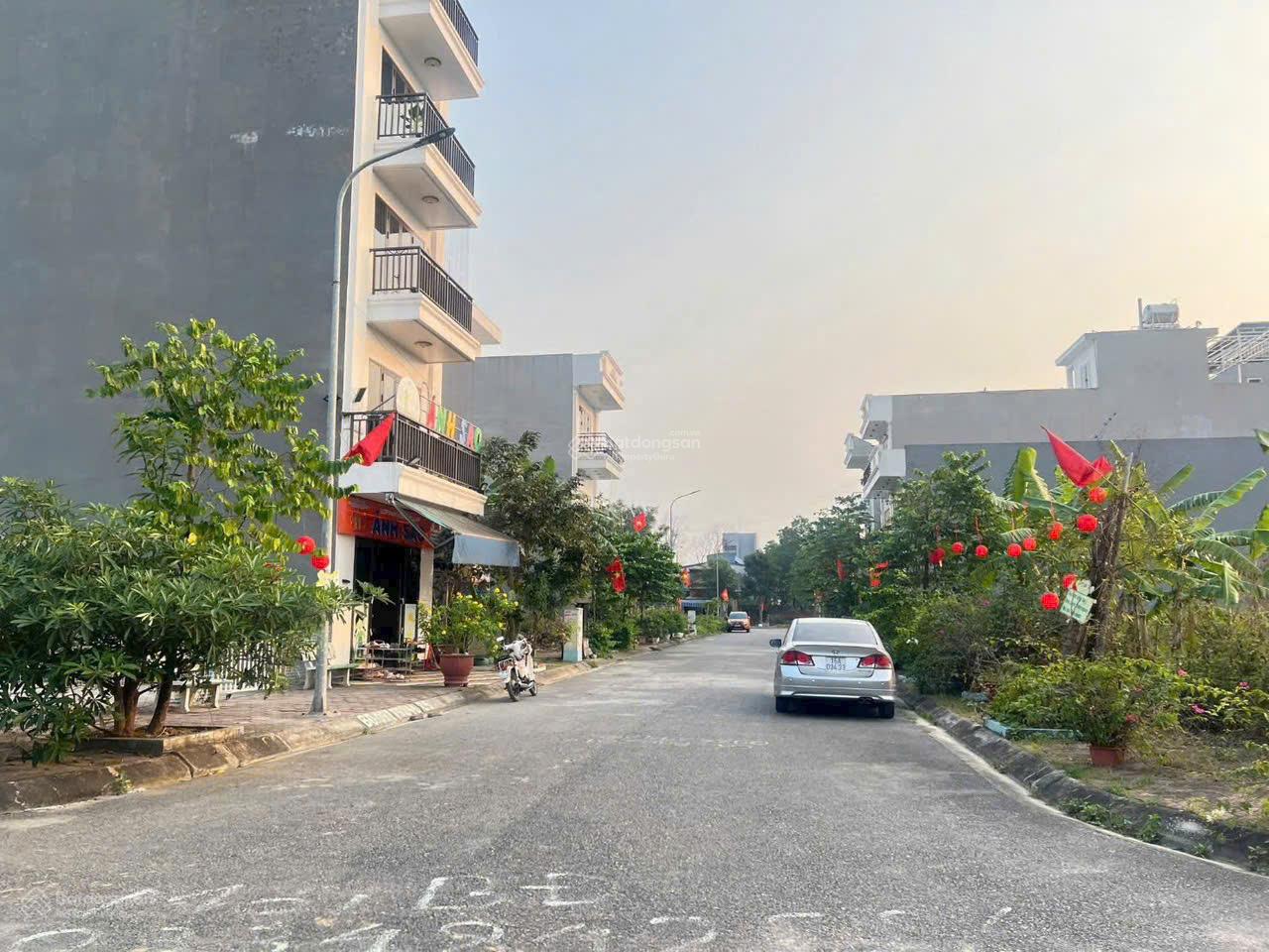 Sốc chỉ 3,3 tỷ lô đất 75m2 rẻ nhất khu Phân Lô Đồng Chuối, Hùng Vương