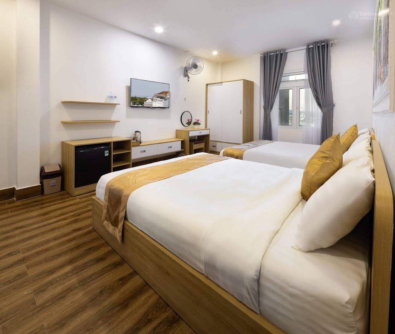 BÁN NHANH KHÁCH SẠN 6 TẦNG MẶT TIỀN PHÙ ĐỔNG 20 PHÒNG NGANG 8.5M BÁN NHANH KHÁCH SẠN 6 TẦNG MẶT TIỀN PHÙ ĐỔNG 20 PHÒNG NGANG 8.5M