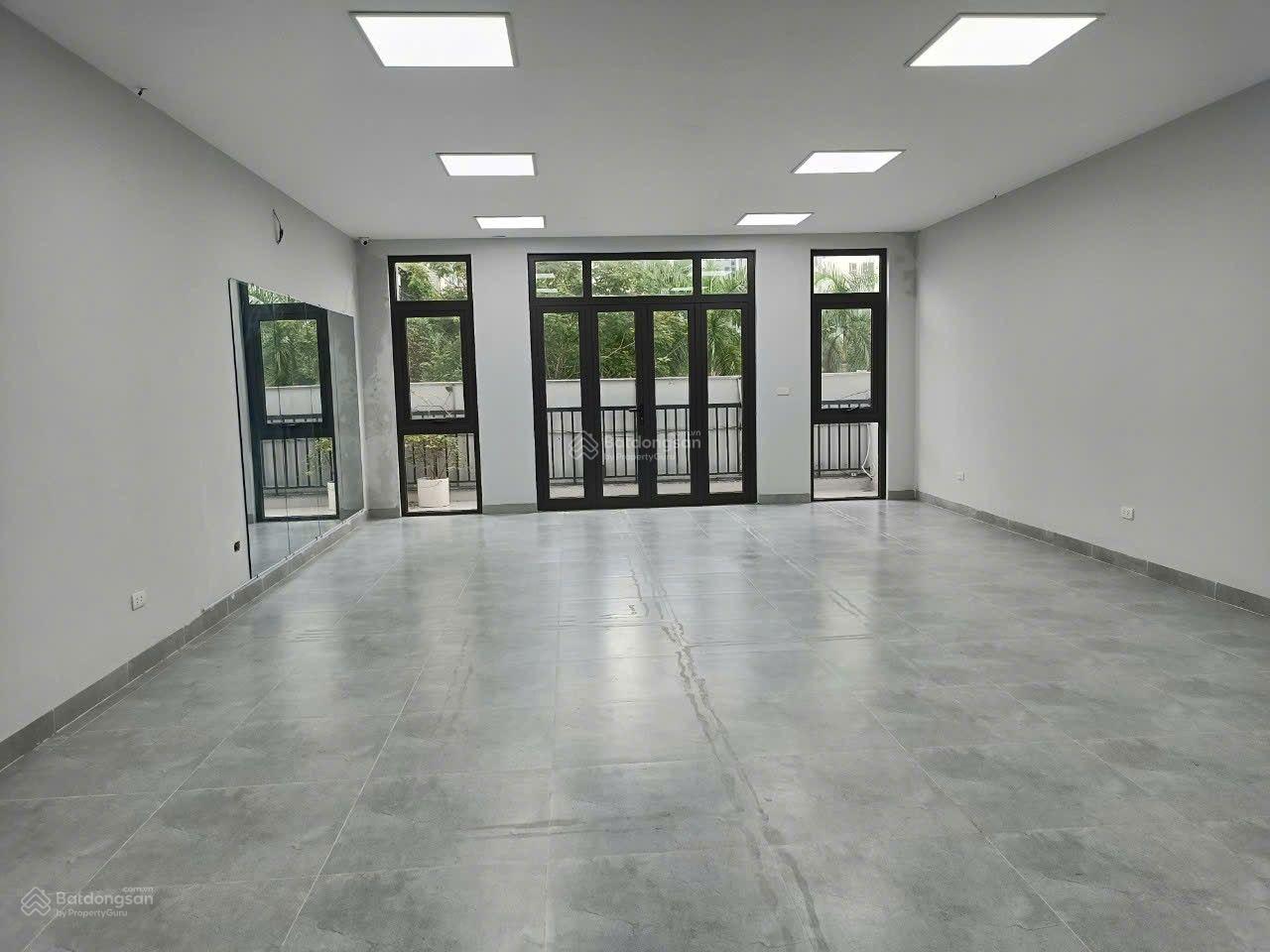 Cho thuê sàn văn phòng Hoàng Ngân, Nguyễn Thị Định, Đỗ Quang. Dt 90m2/ sàn, lô góc