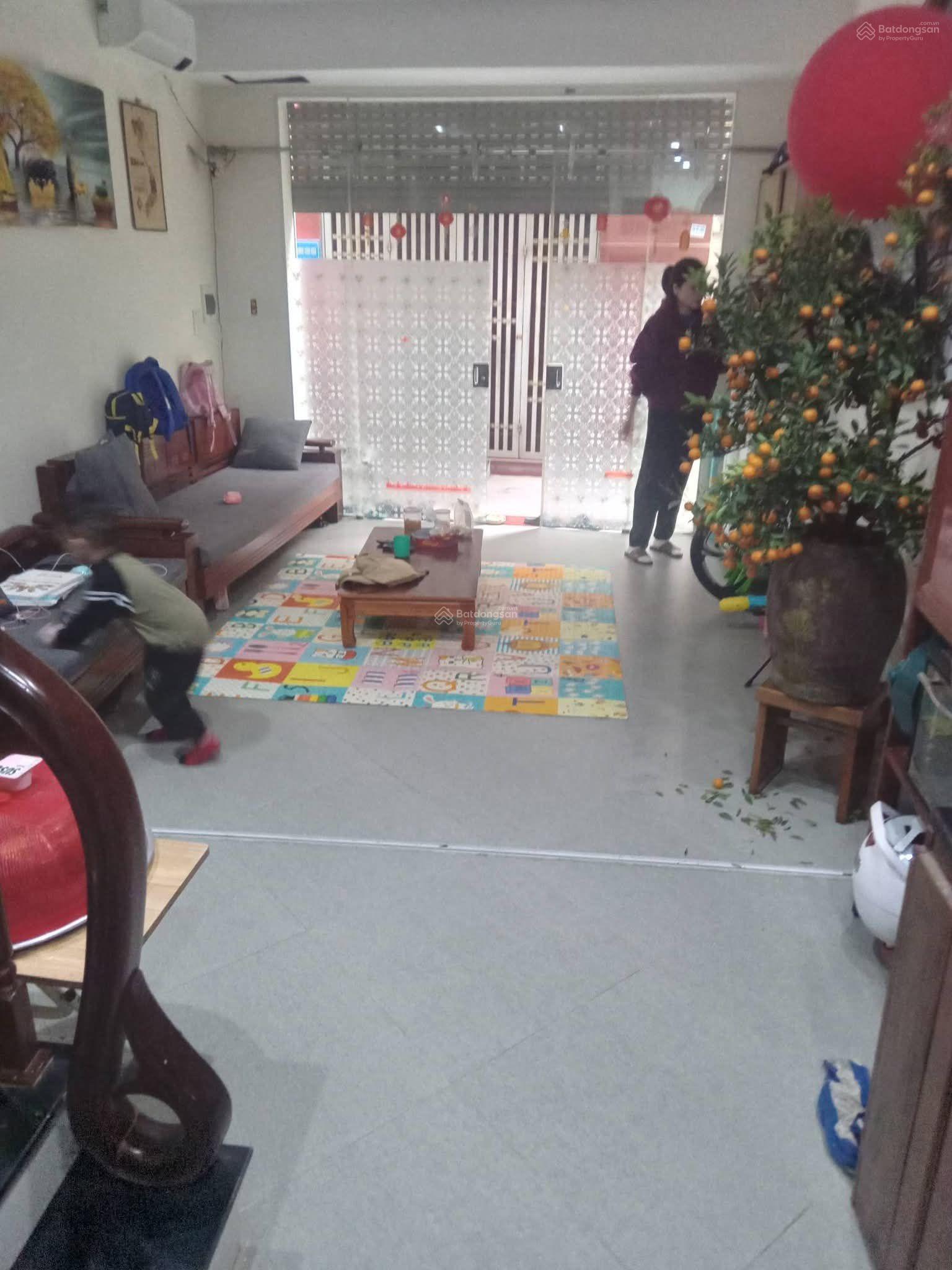 CC BÁN NGÕ 908 KIM GIANG GẦN TRƯỜNG PHÂN LÔ OTO,NỞ HẬU DT42M,4TẦNG MẶT TIỀN 3.9M HƠN 9TỶ:0865 513 ***