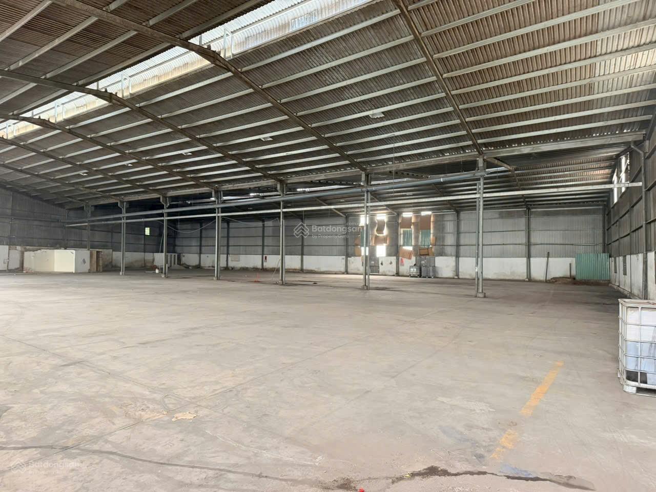 Cho thuê xưởng mới xây 2.200m2, rẻ 150tr/th P. Tân Uyên, TPHCM. BD cũ, điện 250KVA, giấy tờ hợp lệ Cho thuê xưởng mới xây 2.200m2, rẻ 150tr/th P. Tân Uyên, TPHCM. BD cũ, điện 250KVA, giấy tờ hợp lệ