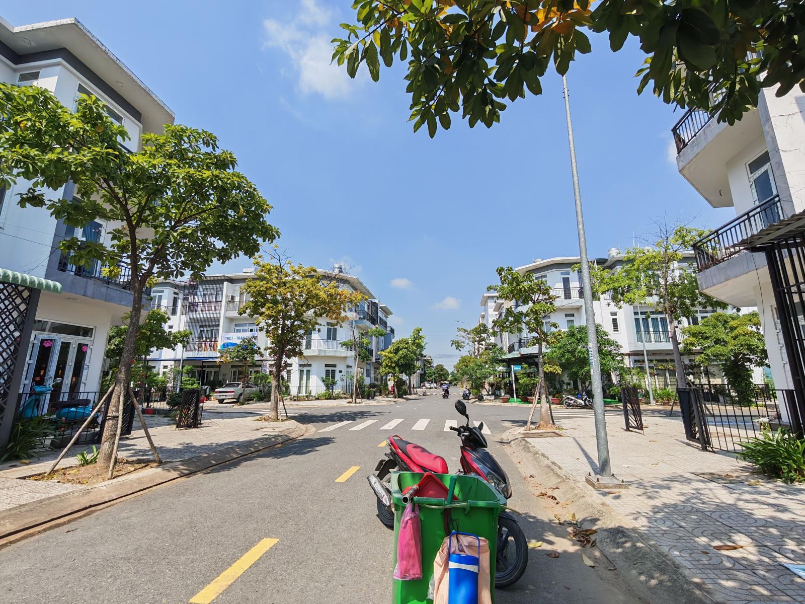 Nhà phố Phúc An City, nhà hoàn thiện sổ hồng riêng hoàn công! Vị trí kinh doanh buôn bán Nhà phố Phúc An City, nhà hoàn thiện sổ hồng riêng hoàn công! Vị trí kinh doanh buôn bán