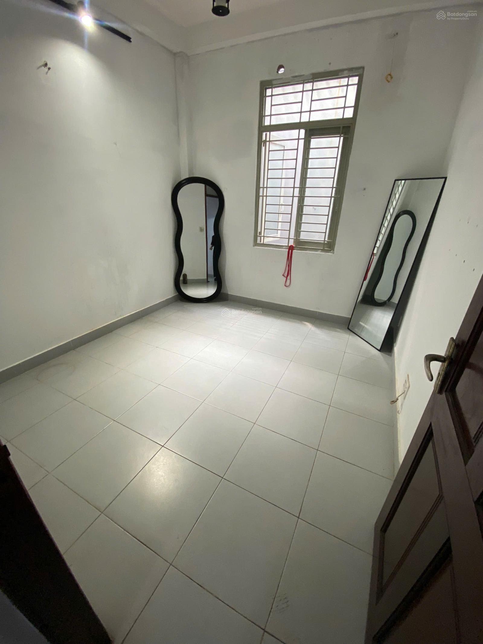 MTNC Văn Cao gần Nguyễn Sơn khu KD đông đúc 3 tầng giá rẻ