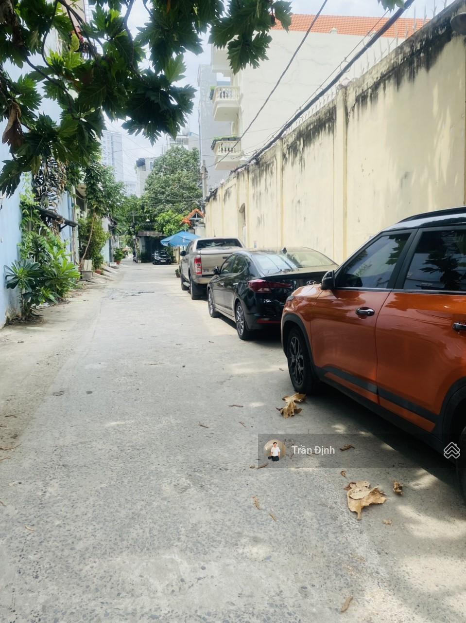 Nhà 2 tầng kế Vincom Nguyễn Xí - Kế bên bờ kè rạch xuyên tâm - Thông số 5x25m - Hẻm xe hơi 8m. Nhà 2 tầng kế Vincom Nguyễn Xí - Kế bên bờ kè rạch xuyên tâm - Thông số 5x25m - Hẻm xe hơi 8m.