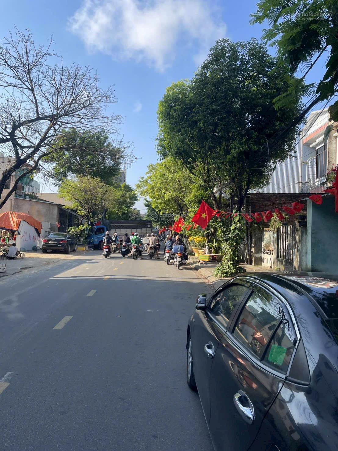 Đất Mặt Tiền Kinh Doanh Bến Xe! Mặt tiền Tôn Đản Kèm nhà cấp 4 đoạn đầu, giá tốt chỉ 5,8 tỷ