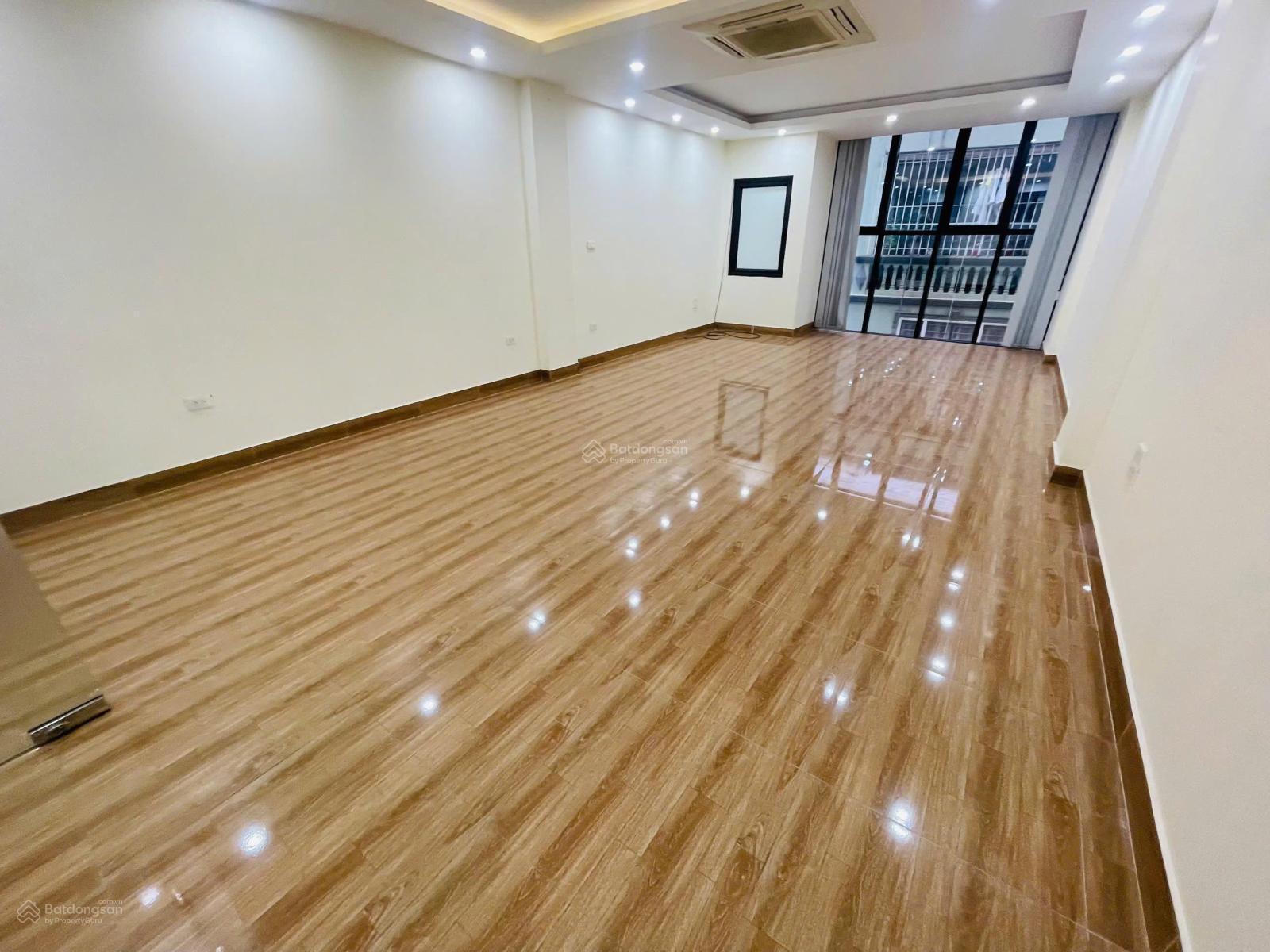 Cho thuê văn phòng Đại Lộ Thăng Long, diện tích 50m2, sàn thông, sạch đẹp