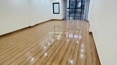 Cho thuê văn phòng Đại Lộ Thăng Long, diện tích 50m2, sàn thông, sạch đẹp