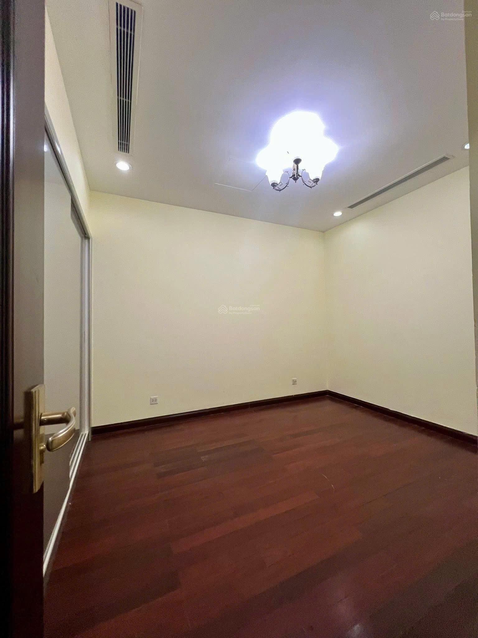 Cho thuê CC Royal City, 19 triệu, 109m2, 2PN-2WC, nhiều tiện ích đẹp tại Nguyễn Trãi, Hà Nội
