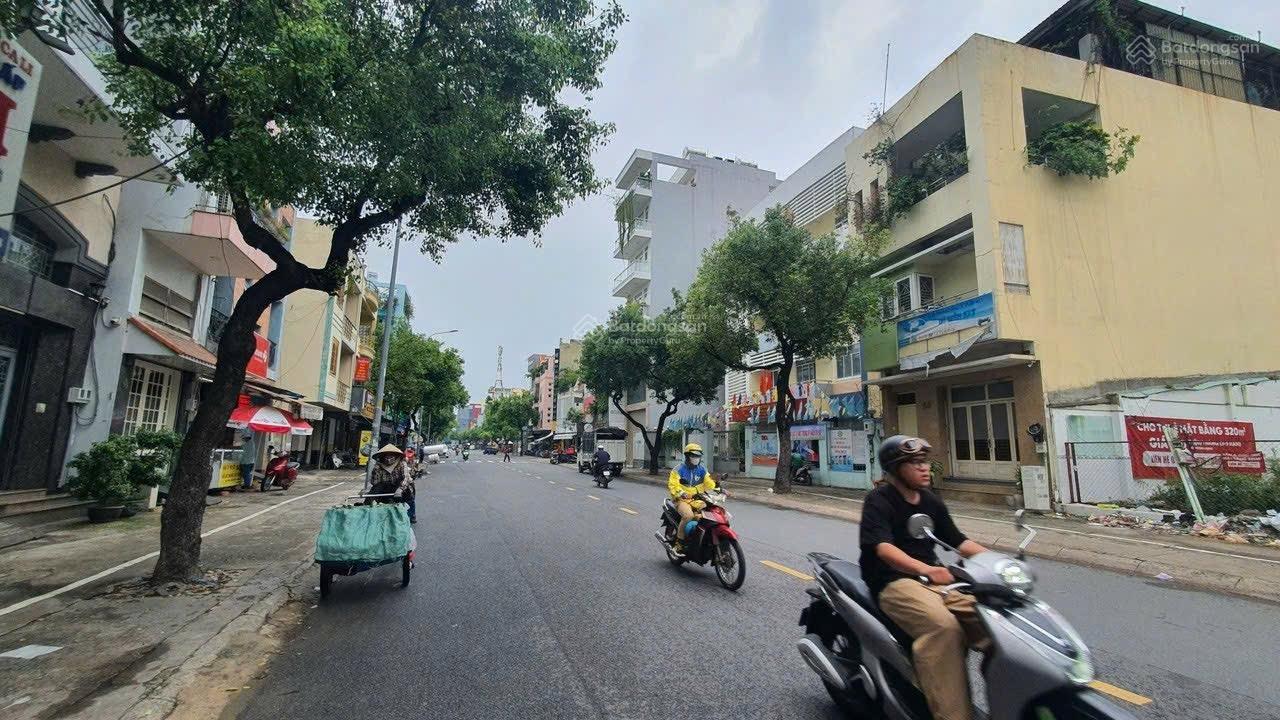 CHỦ NGỘP BANK CẦN BÁN KHUÔN ĐẤT LỚN MT ĐƯỜNG HOÀNG HOA THÁM QUẬN BÌNH THẠNH.DT:14x24m GIÁ 65 TỶ.