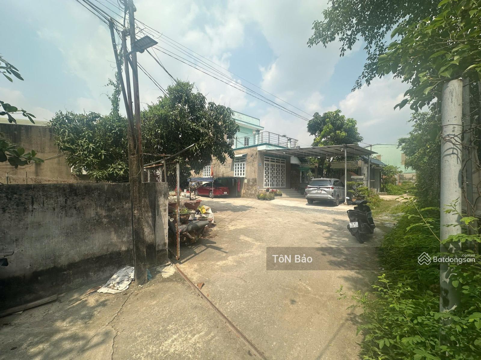 Cần bán lô đất 165m2 - giá tốt - gần quốc lộ 13 - đường xe oto - KDC hiện hữu - xây dựng tự do Cần bán lô đất 165m2 - giá tốt - gần quốc lộ 13 - đường xe oto - KDC hiện hữu - xây dựng tự do