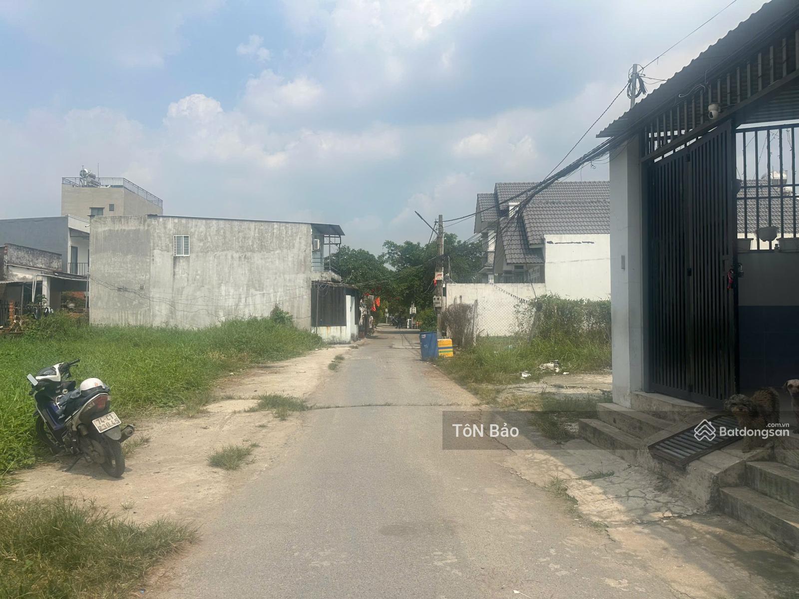 Cần bán lô đất 165m2 - giá tốt - gần quốc lộ 13 - đường xe oto - KDC hiện hữu - xây dựng tự do Cần bán lô đất 165m2 - giá tốt - gần quốc lộ 13 - đường xe oto - KDC hiện hữu - xây dựng tự do