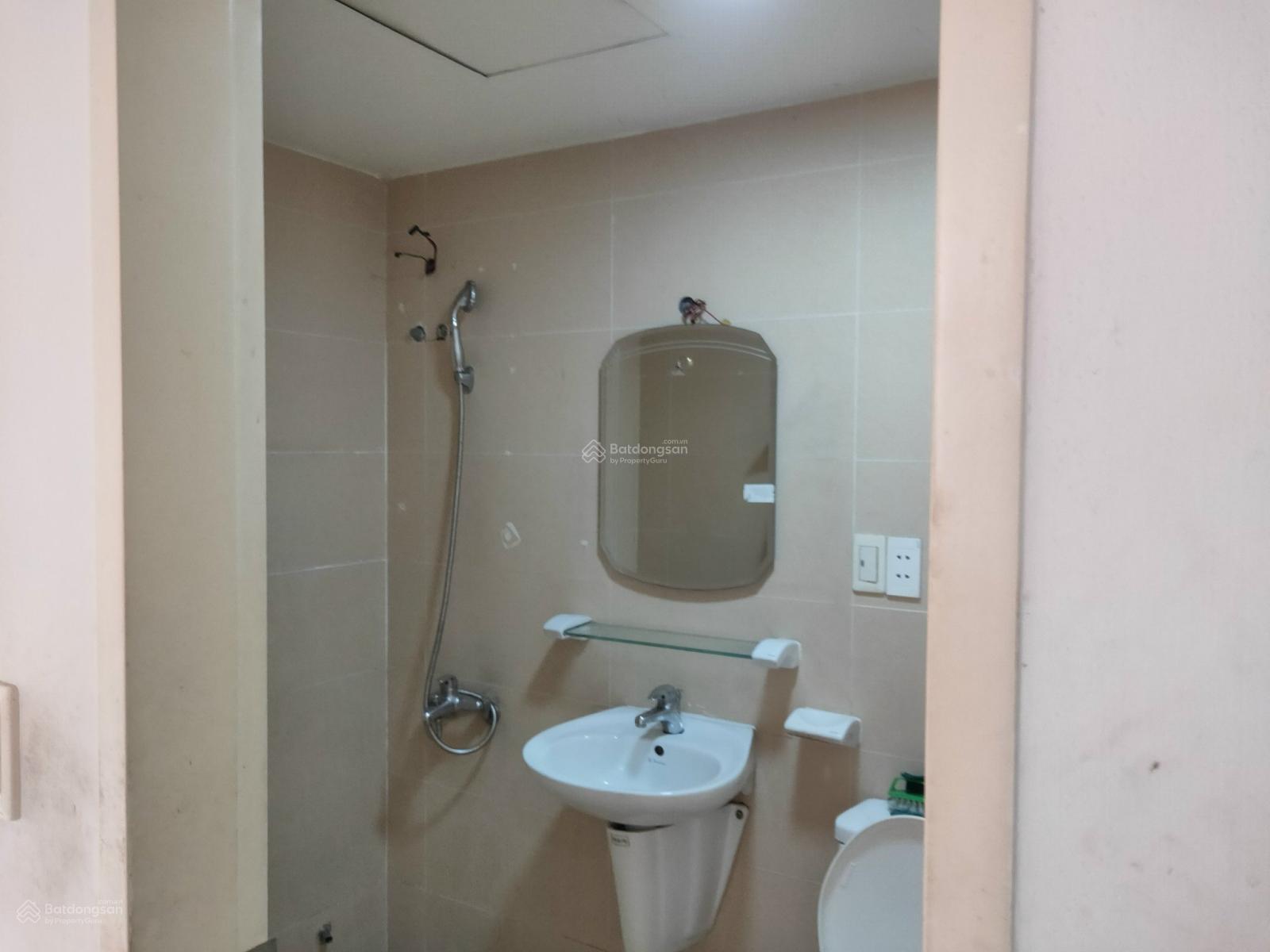 Cần bán căn hộ Hoàng Kim Thế Gia lầu cao, nhà mới. Diện tích 75m2, 3PN, giá bán 3.250 tỷ, có sổ