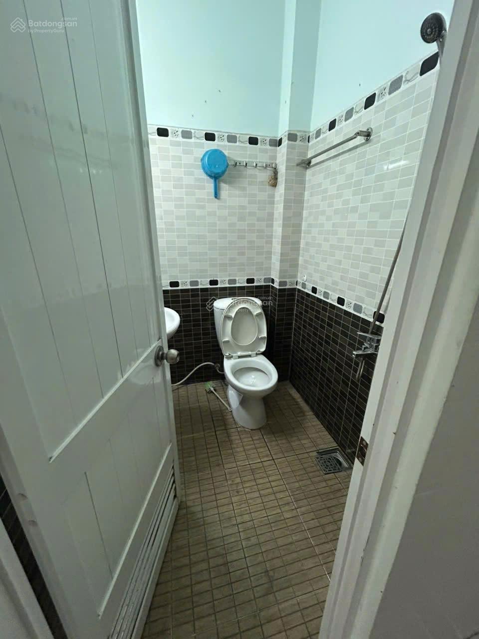 Cần cho thuê nhà hẻm đường Bông sao , phường 5, quận 8, đối diện trường Tiểu học Hoàng Minh ĐẠO