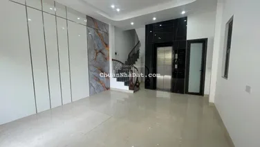Hot. Nhà Cầu Diễn thang máy, ô tô đỗ cửa, gần ga tàu điện ngầm, dân xây mới, tặng full NT, 45m2*6T