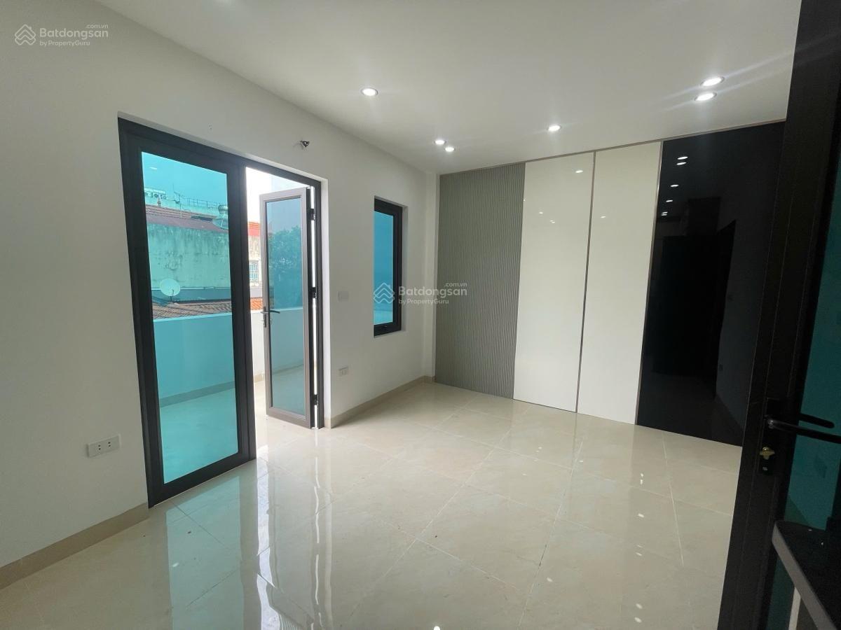 Hot. Nhà Cầu Diễn thang máy, ô tô đỗ cửa, gần ga tàu điện ngầm, dân xây mới, tặng full NT, 45m2*6T