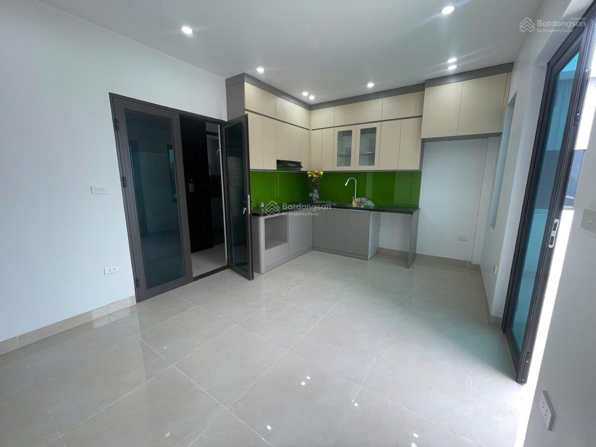 Hot. Nhà Cầu Diễn thang máy, ô tô đỗ cửa, gần ga tàu điện ngầm, dân xây mới, tặng full NT, 45m2*6T