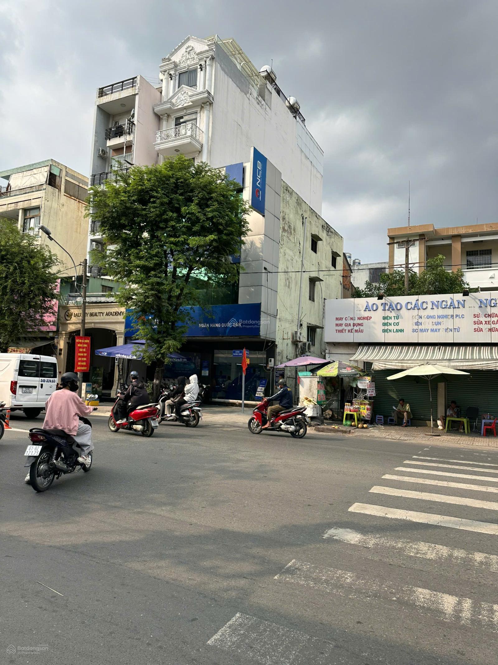 Căn góc MT Trường Chinh, P13, Tân Bình. DT 8x17m, 2 lầu. Giá 90 triệu/tháng