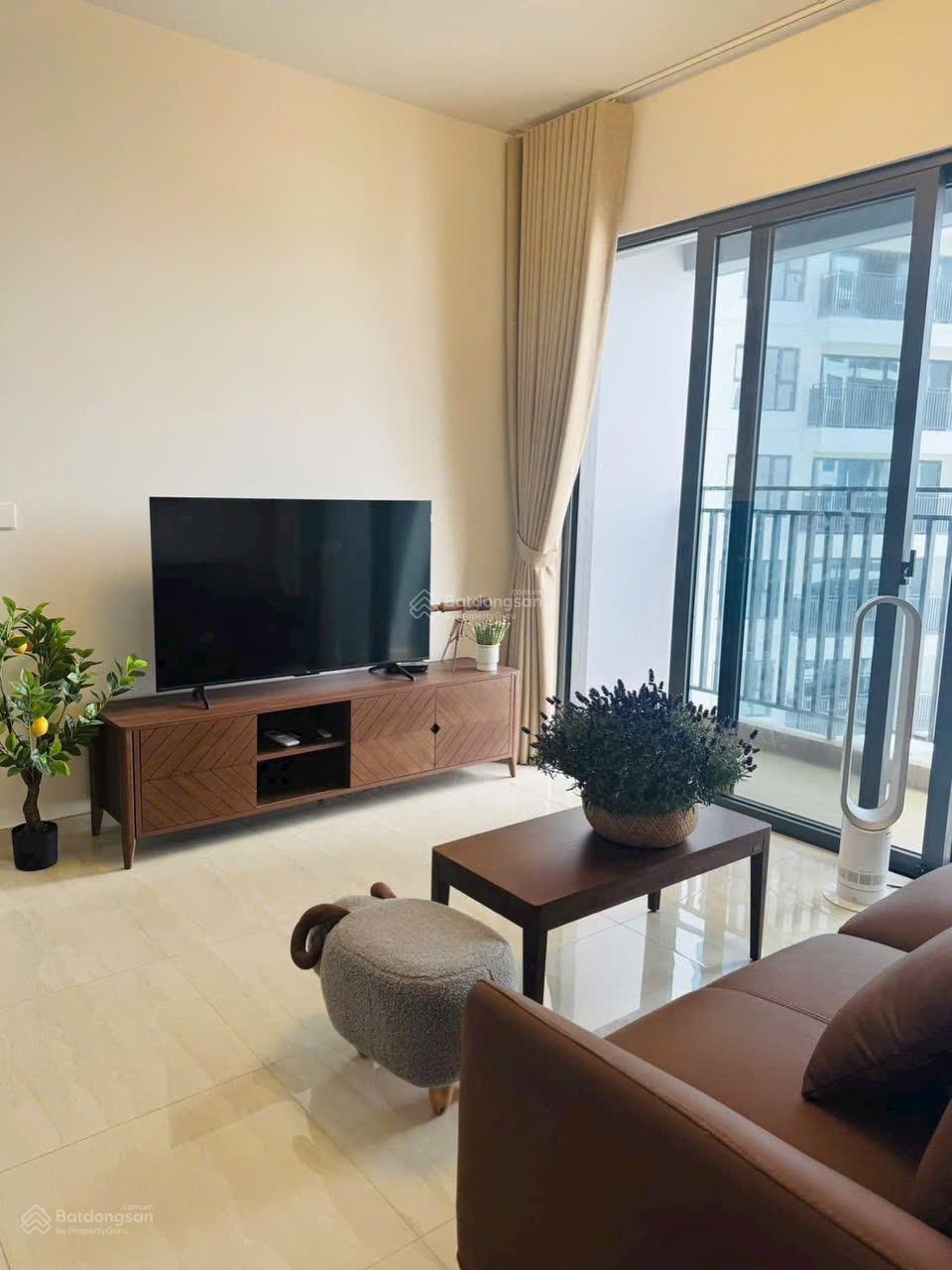 Cho thuê căn hộ 2PN nhà mới 100% full nội thất The Infinity giá 25tr/tháng LH 0916 769 *** E Trang