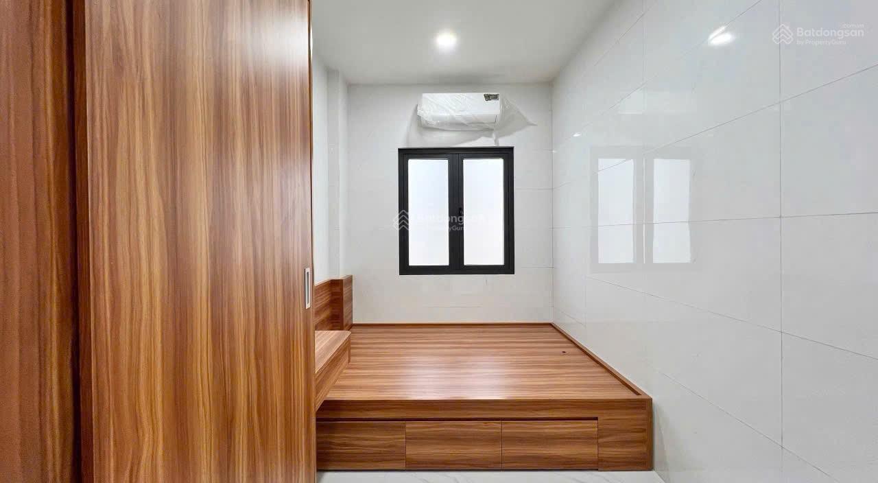 BÁN NHÀ NGUYỄN XÍ - P13 BÌNH THẠNH (CŨ) - 6 TẦNG 10PN CHO THUÊ - 2 XE HƠI NÉ NHAU