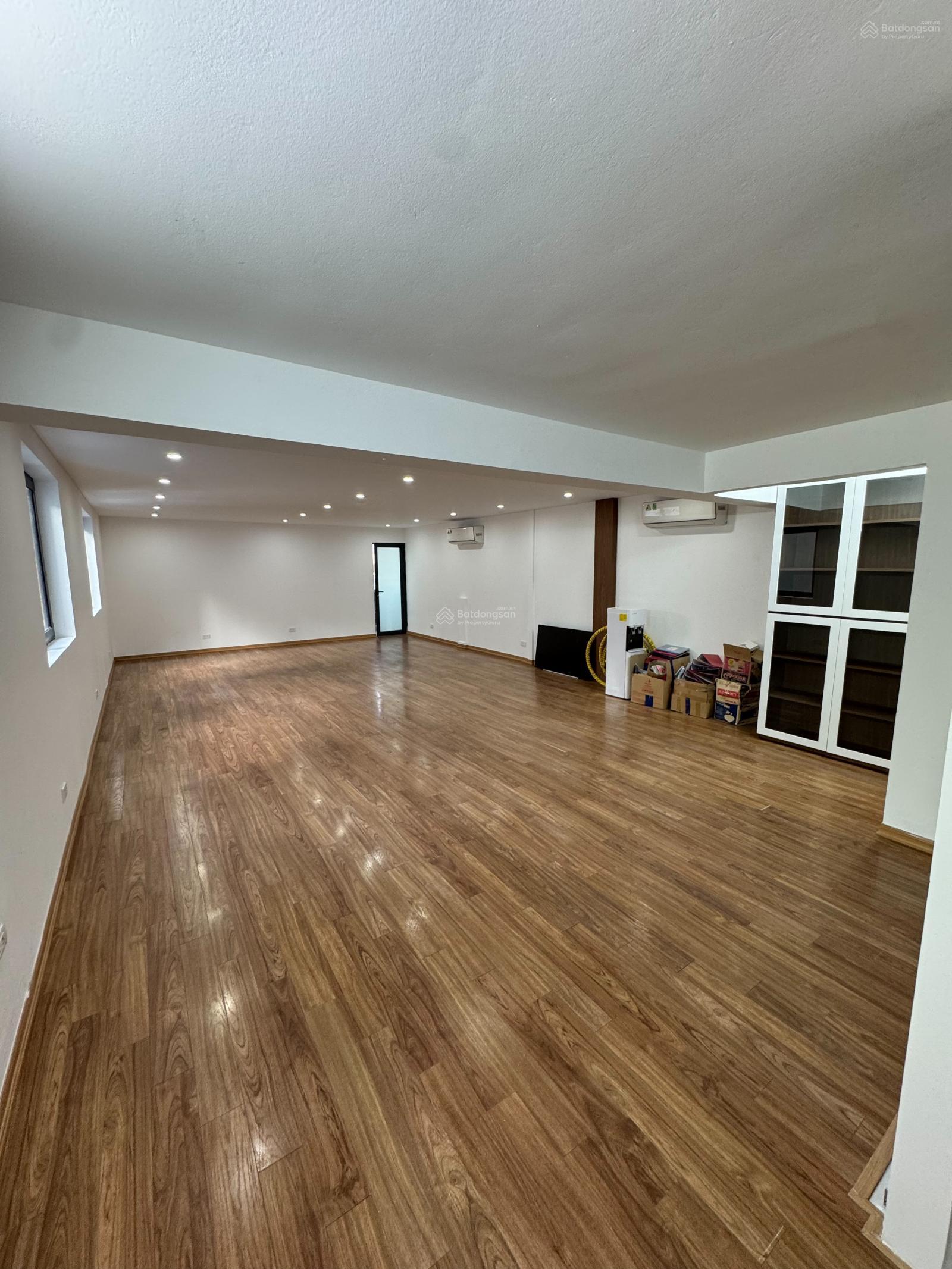 Cho thêu văn phòng 80m2/tầng như hình, sàn thông, phù hợp văn phòng, phòng tập., kd online Cho thêu văn phòng 80m2/tầng như hình, sàn thông, phù hợp văn phòng, phòng tập., kd online