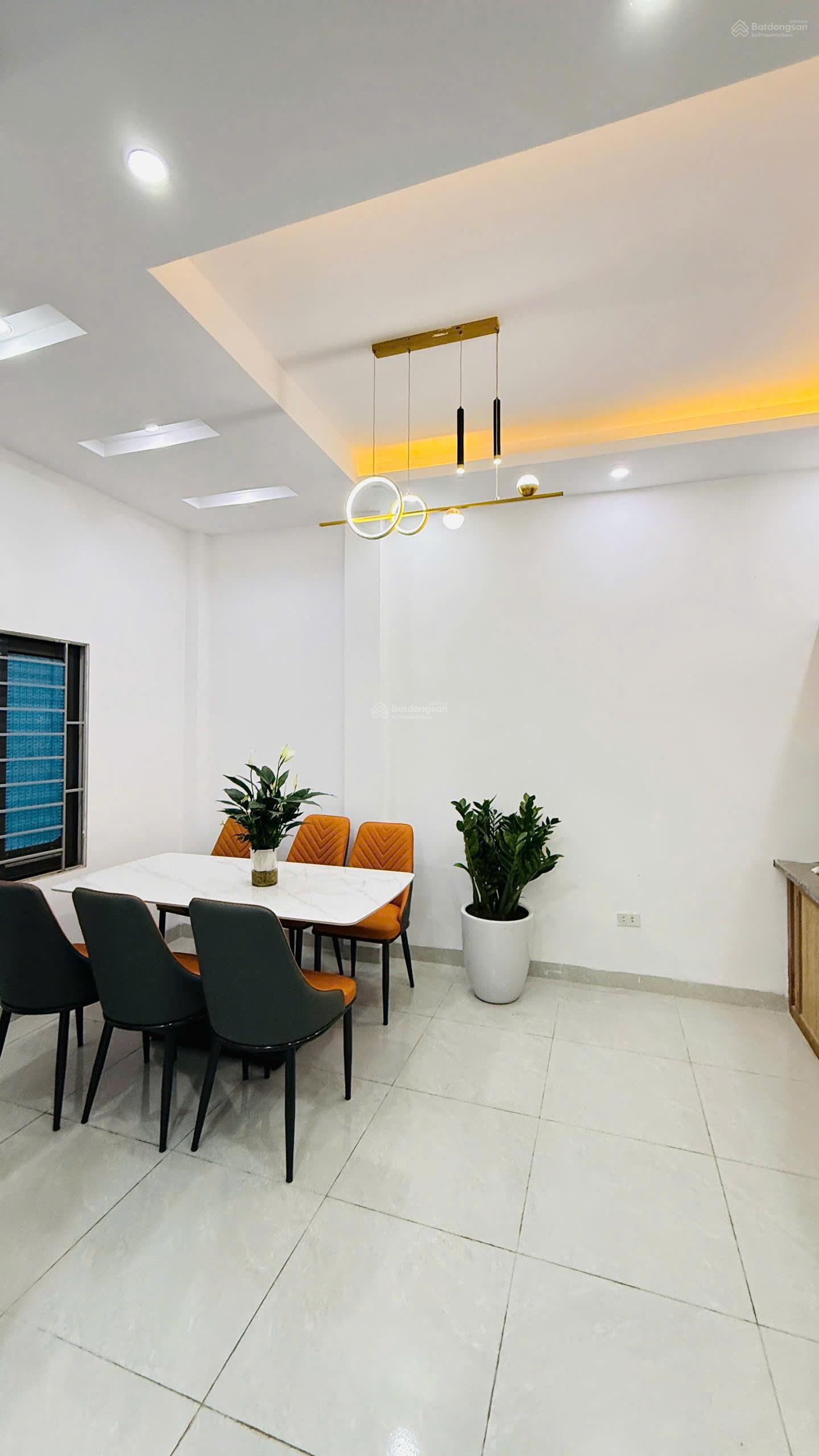 Chủ nhà ngộp lãi ngân hàng cần bán gấp nhà 4 tầng Tổ 5 Yên Nghĩa - Giá mềm. 0972 899 ***