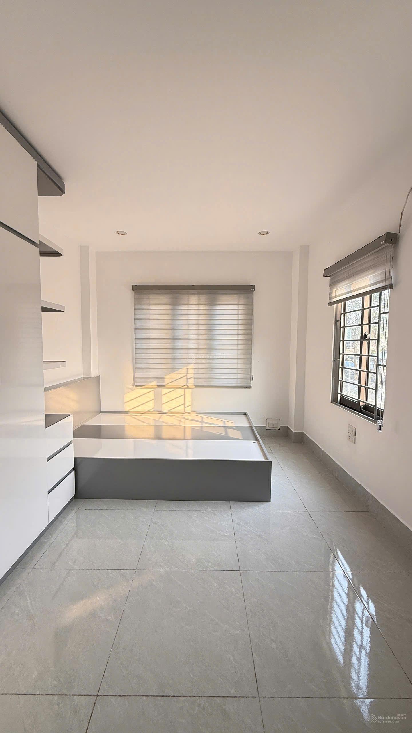 Chủ nhà ngộp lãi ngân hàng cần bán gấp nhà 4 tầng Tổ 5 Yên Nghĩa - Giá mềm. 0972 899 ***