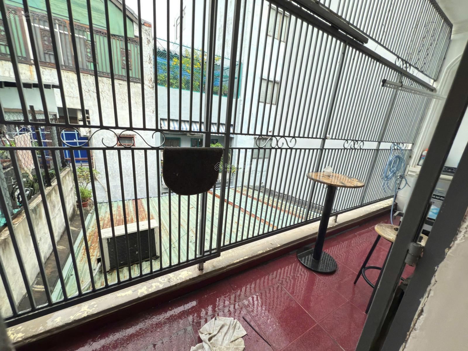 Cho thuê căn hộ 32 m2, chung cư Phan Xích Long, giá 5,2 tr/1 tháng